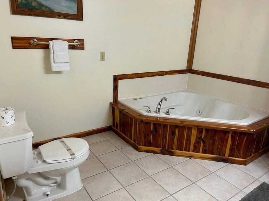 Optimum Cabin #12 With Hot Tub And Jacuzzi On Patoka Lake In Southern Indiana Seymour Exterior foto