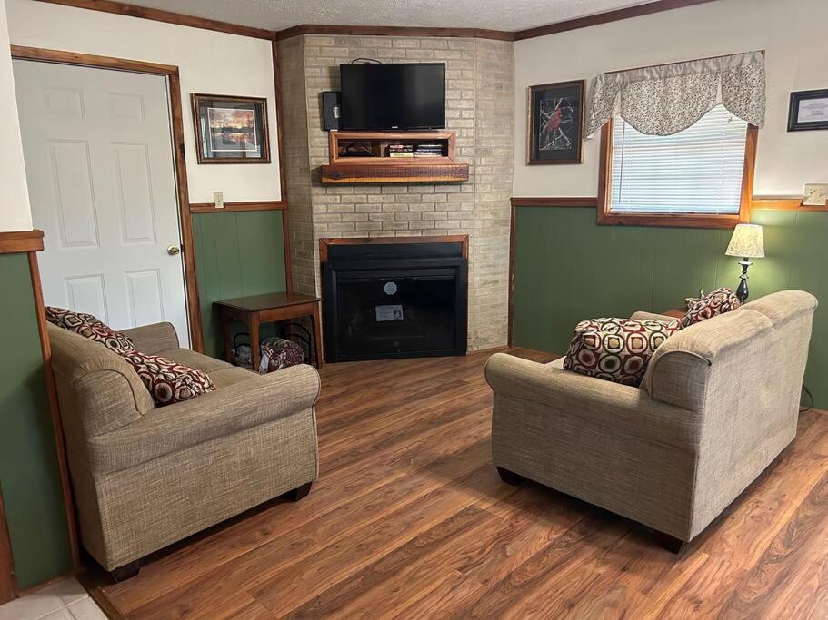 Optimum Cabin #12 With Hot Tub And Jacuzzi On Patoka Lake In Southern Indiana Seymour Exterior foto